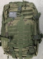 Taktischer 3P-Rucksack in Waldtarnung mit MOLLE-System und Flaggen-Patch aus abriebfestem Nylon - 36-55L / FG Tarnung