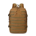 Detalle de mochila táctica con sistema MOLLE y correas de hombro de malla transpirable - 36-55L / Arena
