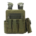 Dettaglio del gilet tattico verde militare con sistema MOLLE e fibbie a sgancio rapido - Taglia unica / Verde Militare