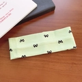 Diadema elástica verde menta con bordado de lazos negros en suave tejido de punto - verde claro