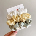 3er-Pack Satin-Haargummis Set in Weiß, Cremegelb und Salbeigrün auf einer Karte - Weiß Gelb Und Grün