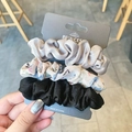 Lot de trois chouchous en gris argenté, mousseline à fleurs bleues et satin noir lisse - Ensemble Floral Bleu (2#)