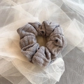 Coletero de punto en gris jaspeado con textura acanalada y tela suave - Gris