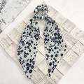 Chouchou français à longs rubans en mousseline blanche avec motifs floraux bleus - Ciel Étoilé Blanc