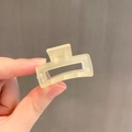 Elegante mini pinza para el cabello cuadrada mate amarillo pálido diseño hueco - 3# Amarillo