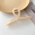 Minimalistische beige Haarklammer mit gekreuztem Design aus Harz für Damen - Flesh Pink
