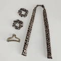 4-teiliges Set für hitzefreie Locken in Leopardenoptik mit Scrunchies und Klammer - Lockenstab/Haargummis/Clip / Leoparden-Stil