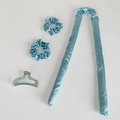 Heatless Hair Curler Set in Himmelblau aus Satin mit Lockenstab, Haargummis und Haarspange - Lockenstab/Haargummis/Clip / Blau