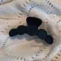 Pinza per capelli nera opaca con cinque cerchi lunga 10cm su maglia bianca - Stile a 5 Cerchi (5# Opaco)