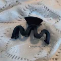 Elegant matte black wave hair claw clip for women, length approx. 8.5cm on white knit - Wave Style (9# Matte)