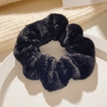 Chouchou en peluche noire en fausse fourrure douce pour coiffures hivernales - Noir