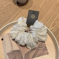 Weißes Laser-Finish plissiertes Scrunchie Haargummi mit handgemachtem Anhänger - 5# Weiß