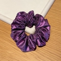 Chouchou violet métallique en tissu brillant pour coiffure queue de cheval élégante - Violet Moyen 15cm