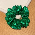 Chouchou en cuir vert métallisé brillant avec de larges plis pour queue de cheval - Vert Moyen 15cm