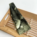 Bandeau de yoga élastique tie-dye en vert foncé et noir sur plateau en bois - Style Tie-Dye Camo Noir Encre (8#)