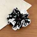 Eleganter Chiffon-Haargummi mit schwarz-weißem Blumenmuster und hochwertigem Saum - Schwarz Klein