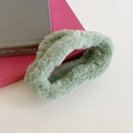 Pince à cheveux nuage en peluche vert clair pour femme avec texture douce - Vert