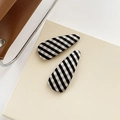 Paire de barrettes à cheveux minimalistes à motif vichy noir et blanc en goutte - Barrettes à Carreaux en Forme de Goutte (Paire)