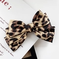 Haarspange mit Satin-Leopardenmuster und Doppelschleife für elegantes Ponytail-Styling - Khaki Karamell