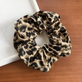 Chouchou classique à motif léopard en tissu soyeux avec un design plissé élégant - Léopard Ton Doux (5#)