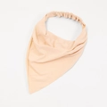 Détail du bandeau triangle en coton beige montrant le tissu doux et l'élastique - Blanc Cassé