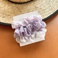 Lot de 3 chouchous violets à motifs floraux et unis présentés sur carte blanche - Combinaison Fleurie Violette et Pois (2#)
