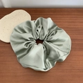 Coletero extragrande de satén verde salvia con acabado brillante y textura sedosa - Verde coreano