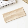 Bandeau large beige en tricot élastique avec une texture douce et un style minimaliste - Chair
