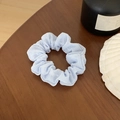Chouchou fleuri bleu clair avec texture plissée douce et élastique à haute résistance - Gaze Gauffrée Bleu Clair (15#)