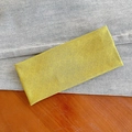 Fascia per capelli larga giallo limone con trama a cuori su sfondo di jeans blu - Taglia unica / verde oliva