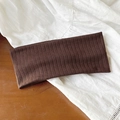 Bandeau tricoté marron à côtes avec motifs ajourés dans un style minimaliste - Taille Standard / Marron