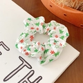 Weihnachts-Haargummi mit grünen Bäumen und roten Schneeflocken auf weißem Satin - 10#