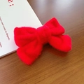 Barrette à cheveux élégante en peluche rouge avec une texture veloutée douce - Rouge