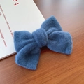 Barrette à cheveux double nœud en peluche bleu-gris doux avec texture mohair - Bleu