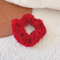 Levendige rode tweed scrunchie met franjetextuur voor een elegante 2025 Nieuwjaars haarsnit - Helderrode Tweed