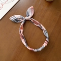 Bandeau à carreaux rose et gris avec nœud oreilles de lapin sur une table en bois - Carreaux Orange