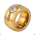 Bague large en titane plaqué or 18 carats avec solitaire rond et pierres latérales - US 7 / Or (XYR0036-G)