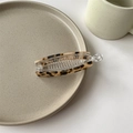 Dettaglio del fermaglio a banana tartarugato con denti di fissaggio resistenti - Ambra Leopardato Chiaro / Leopardo Chiaro