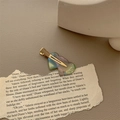Dettaglio del fermaglio per capelli in acetato sfumato arcobaleno con clip dorata - Blu cangiante (Clip oro)