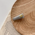 Fermaglio per capelli minimalista in acrilico grigio marmorizzato con accento dorato - Modello Trapezoidale / Marmo Inchiostro Trapezio