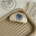 Details einer cremefarbenen Haarklammer mit blauem Dalmatiner-Grafik-Design - Dunkelblau Bedruckter Welpe