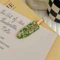 Dettaglio del fermaglio per capelli verde glitter con base in metallo dorato - Verde trasparente