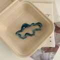 Detailansicht der großen Haarspange aus Acetat mit blaugrünem Marmormuster auf Tablett - Blau Wolke Haarklammer