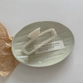Detalle de pinza para el cabello rectangular color crema con textura de piedra fina - Patrón Mármol Beige
