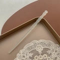 Épingle à cheveux minimaliste blanc crème en résine ondulée avec finition mate - Nœud de bambou / Blanc