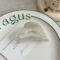 Pinza para el pelo de corazón en acetato francés con brillo perlado en plato elegante - Blanco Perla