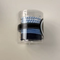 Vue détaillée d'un ensemble d'élastiques à cheveux tressés bleus dans une boîte transparente - Série Couleur Bleue (F)