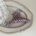 Pinza per capelli a scacchi ciliegia blu su vassoio in ceramica in stile francese - Forma a barra