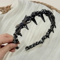 Detail of a vintage houndstooth headband with a dark plaid bow and non-slip inner teeth - Headband / Black