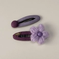 Détail de barrettes en tissu violet avec fleurs en peluche et lettrage doré Hand made - Barrettes à Fleurs Violettes